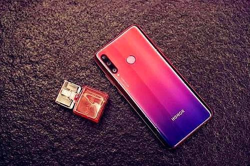 荣耀20青春版参数配置全解析:千元机也能拥有旗舰级屏幕与续航体验