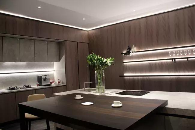 小米新品发布会全攻略:揭秘小米14系列亮点与智能家居更新,解决用户选购与使用难题