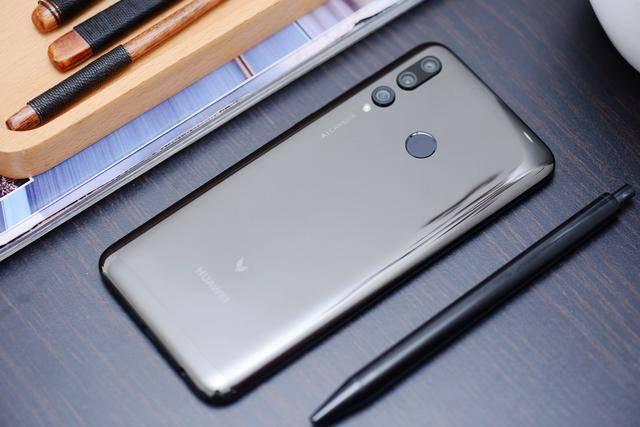 麦芒8手机评测:轻薄机身+持久续航+流畅体验,解决你的日常使用痛点