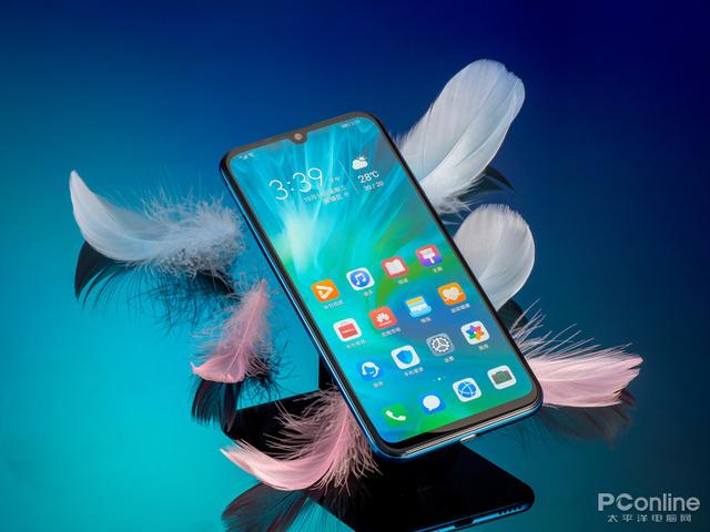 华为荣耀20青春版全面评测:均衡体验与舒适手感解决日常使用痛点